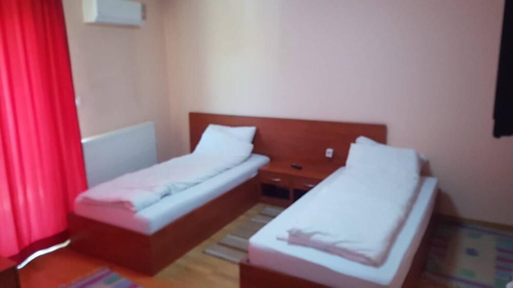 Hotel Jezero Szarajevó Kültér fotó